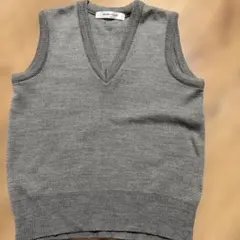 WAIWAI CLUB ニットベスト　薄いグレー　120センチ