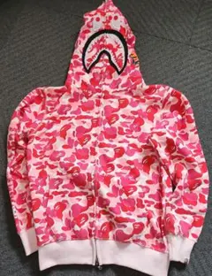 A BATHING APE® シャークパーカー　ピンク