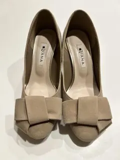 DIANA ピンクベージュ リボン付きパンプス　スエード