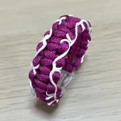 紫の編み込みブレスレット（内周約14cm、幅約2cm）