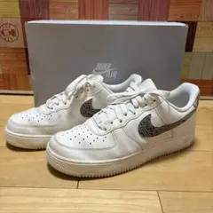 NIKE AIR FORCE 1 ホワイトスネーク