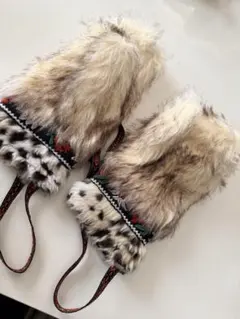 フェイクファー手袋 ミトン　花柄刺繍付き