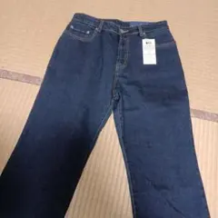 ストレートデニム　新品タグ付き ウエストサイズ73㎝　ストレッチパンツ