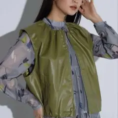 【RADIATE】新品カーキ 合成皮革 ノースリーブベスト