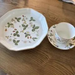 WEDGWOOD WILD STRAWBERRY 皿 4枚セット - メルカリ
