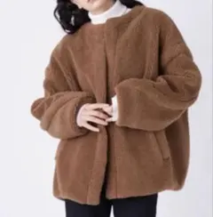 Mila Owen ノーカラーステッチデザインボアジャケット キャメル