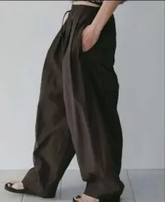 anuke Volumetuck Cocoon Pants ブラウン　36 アンヌーク anuke Volumetuck Cocoon Pants - メルカリ