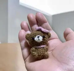 ピンクのお花をつけたミニミニくまの編みぐるみ 約5.5cm 8-22