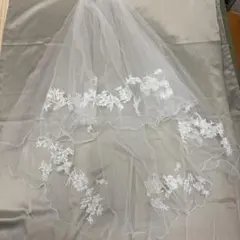 o*i様 レース装飾 ホワイト ウェディングベール コーム付き