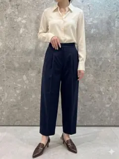 極美品 LE CIEL BLEU タックテーパードパンツ ネイビー 38 日本製のサムネイル