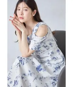 【新品タグ付】リボン付きオフショルフラワープリントワンピース　トッコクローゼット