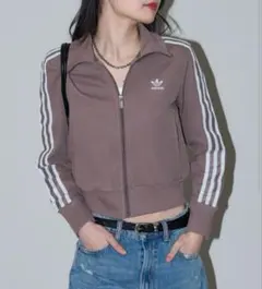 adidas スリーストライプ ニットトップ TraceBrown JD4604