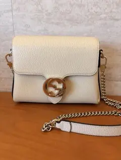 GUCCI ホワイトレザー ショルダーバッグ - メルカリ
