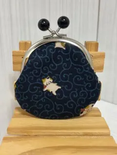 がま口　くし形小物ポーチ　唐草模様にまねき猫柄（紺色）単品