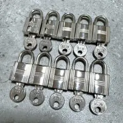 送料無料 極美品 エルメス カデナ キー 鍵 パドロック 10個セットのサムネイル