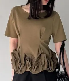 新品タグ付き♡junoah♡大人気♡秋冬フリルデザイン 半袖カットソー ブラウン