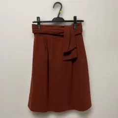 オフオンの膝丈スカート