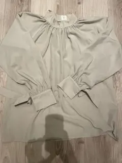 OPAQUE．CLIP オペークドットクリップリボンカフスブラウス