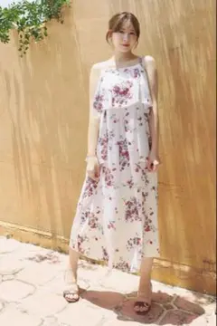 美品】Herlipto Berry Garden Tiered Dress - メルカリ