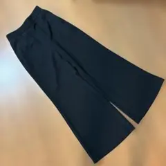 GU 黒 ワイドパンツ フレア裾