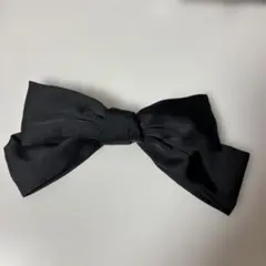 黒のリボンヘアアクセサリー