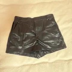 ZARA 黒 ショートパンツ 合成皮革