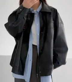 ブラックレザージャケット オーバーサイズ