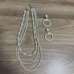 ホワイトパール風ネックレスとピアスセット