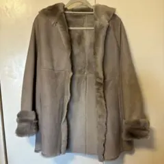 ベージュ ムートンコート ファー　フード付き