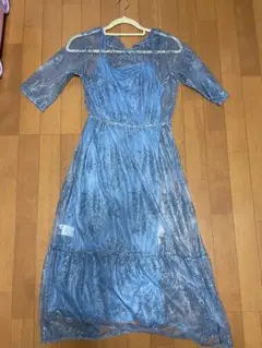 青いレース装飾Aラインパーティードレス