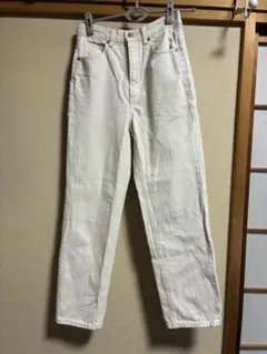 GU ホワイトデニム