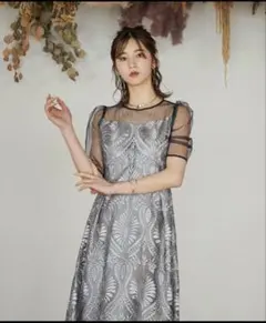 刺繍入りグレーのパーティードレス　結婚式