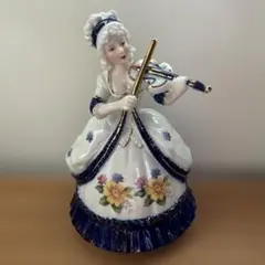 バイオリンを弾く貴婦人 陶器製 オルゴール 置物