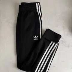 最終お値下げ adidas スリム　ジャージ　カフパンツ