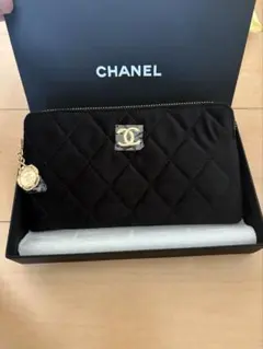 新品 CHANEL ブラック キルティング ベルベットポーチ ⭐︎