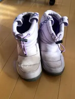 アウトドア　スノーブーツ 防水性 保温性22センチ