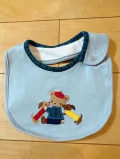 新品★familiar 水色 クマ刺繍 スタイ
