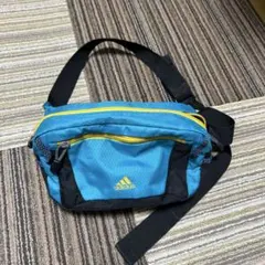 adidas マルチカラー ボディバッグ