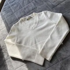 ZARA ホワイト Vネック ニット 長袖　ショート丈