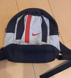Nike 小型リュック グレー/黒/赤