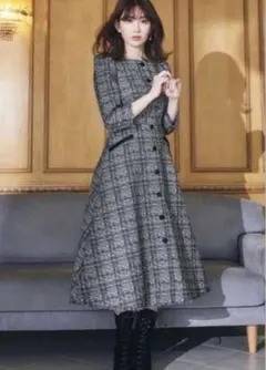 Her lip to Classic Tweed Midi Dress