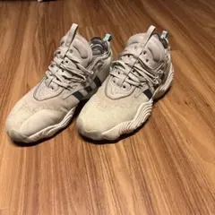 トレイヤング3 adidas バスケットボールシューズ グレー