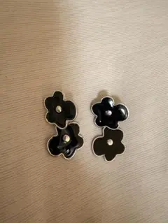 ★3/20(金) 明日まで ★ ブラック花型スタッドピアス