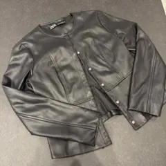 【お値下げ】ZARA フェイクレザージャケット ブラック Mサイズのサムネイル