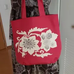 帯リメイクのバックです。赤い花柄トートバッグ