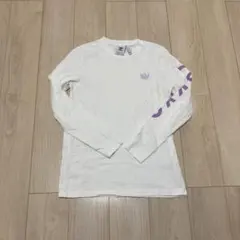 アディダスの長袖Tシャツです。