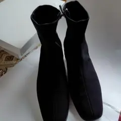 inaba 黒 ストレッチ素材 ジッパー付きショートブーツ