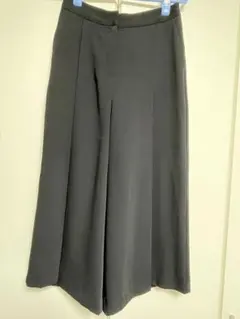 ナチュラルビュティーベーシック 黒キュロットパンツ　サイズM