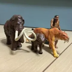 アニア　(原始人、サーベルタイガー、マンモス親子)