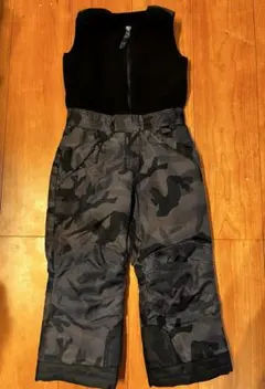 TSLA テスラ　スキーウェア　オーバーオール4T 110cm 迷彩柄　黒